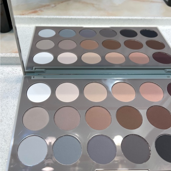 Morphe ~ ‘18CT MATTE ESSENTIALS’ Artistry Eyeshadow Palette ~ Full Size ~ NIB - Picture 5 of 16